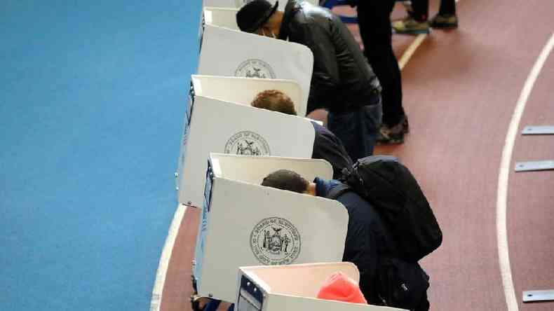 Diversos Estados devem ter comparecimento recorde s urnas - seja presencialmente ou pelo correio -, e isso tende a favorecer Biden(foto: Reuters)