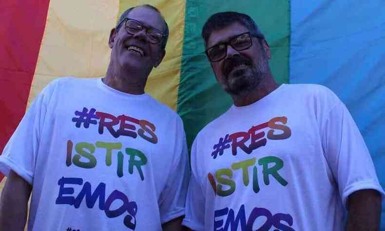 O ativista Marco Trajano,  direita, ao lado do ex-companheiro, Oswaldo Braga(foto: Facebook/Reproduo)