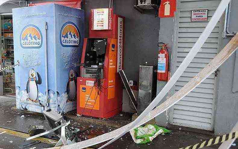 Terminal atacado dentro de posto na Rua Vinte e Oito de Setembro, no Bairro Esplanada(foto: Paulo Filgueiras/EM DA Press)