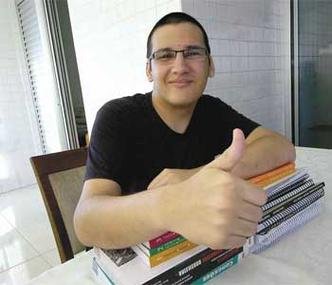 Para Gustavo Guimar�es, estudar tem sua hora: 