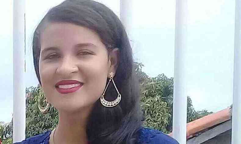 Mara Cristina Ribeiro da Silva, de 21 anos, foi assassinada na ltima segunda-feira e teve o filho arrancado da barriga(foto: Facebook/Reproduo da internet)