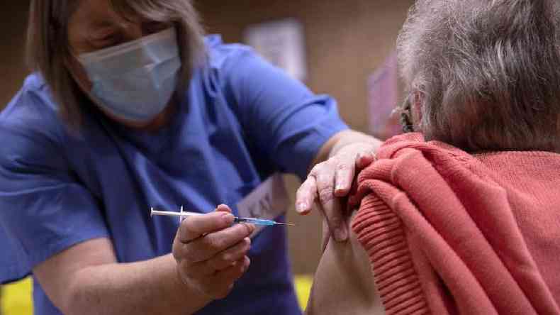 França é um dos vários países da UE que não recomendam o imunizante de Oxford para maiores de 65 anos(foto: Getty Images)