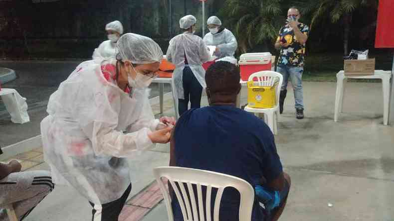 Neves j vacinou 128.158 pessoas com a 1 dose, 33.876 com a 2 e 4.195 cidados receberam a dose nica(foto: Prefeitura de Ribeiro das Neves)