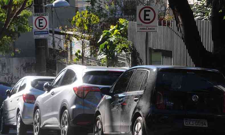 Uma das infraes que teve valor incrementado com efeito do Estatuto da Pessoa com Deficincia foi o estacionamento em vagas para ambulncias(foto: Leandro Couri/EM/D.A PRESS)