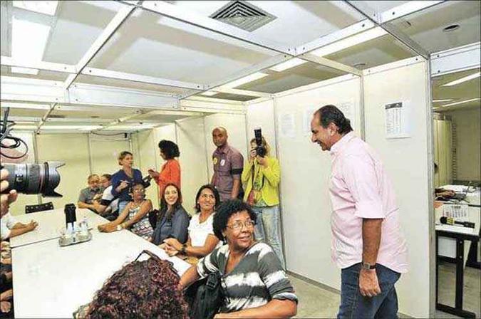 Kalil, que se encontrou ontem com cuidadores de idosos: das boas-vindas às críticas ao PCdoB(foto: Leandro Couri/EM/D.A Press) Kalil, que se encontrou ontem com cuidadores de idosos: das boas-vindas às críticas ao PCdoB(foto: Leandro Couri/EM/D.A Press)