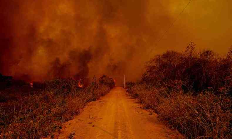 Incndio avana sobre o Pantanal, no Mato Grosso(foto: Mayke Toscano/Secom-MT)