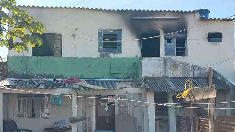 Incêndio aconteceu no segundo andar da casa, em Pouso Alegre(foto: Corpo de Bombeiros/Divulgação)