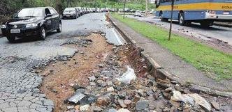 Prefeitura não tem previsão para reparar série de buracos nas pistas da Avenida Professor Mário Werneck, no Bairro Buritis(foto: Paulo Filgueiras/EM/D.A Press) Prefeitura não tem previsão para reparar série de buracos nas pistas da Avenida Professor Mário Werneck, no Bairro Buritis(foto: Paulo Filgueiras/EM/D.A Press)