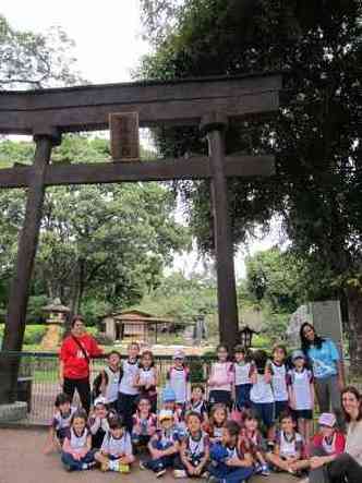 Estudantes visitam o Jardim Japons, no Zoolgico de BH(foto: rica Santiago/Colgio Arnaldo)