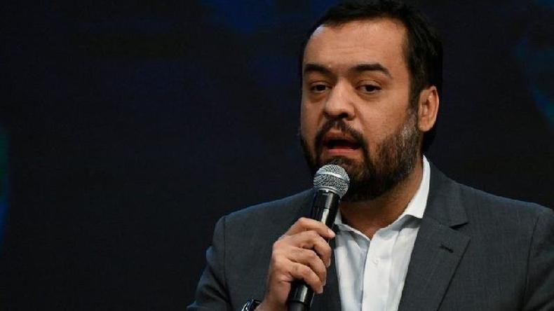 O governador Claudio Castro foi reeleito em primeiro turno no Rio de Janeiro(foto: AFP via Getty Images ) Fotografia colorida mostra Claudio Castro, um homem de cabelo preto e barba preta