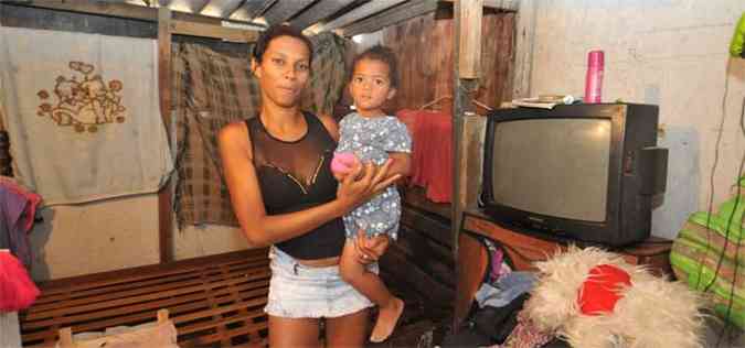 Ana Paula dos Reis engrossa contingente de mulheres sem renda. Ela so o dobro dos homens nessa situao (foto: Marcos Michelin/EM/D.A Press)