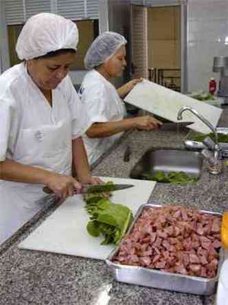 Alimentao escolar representa gasto de R$ 50 milhes/ano, diz PBH(foto: JAIR AMARAL/EM/D.A PRESS - 4/3/08)