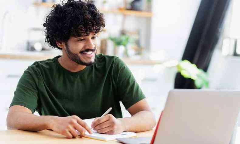 Curso tcnico  a opo para os estudantes que buscam rpida insero no mercado de trabalho