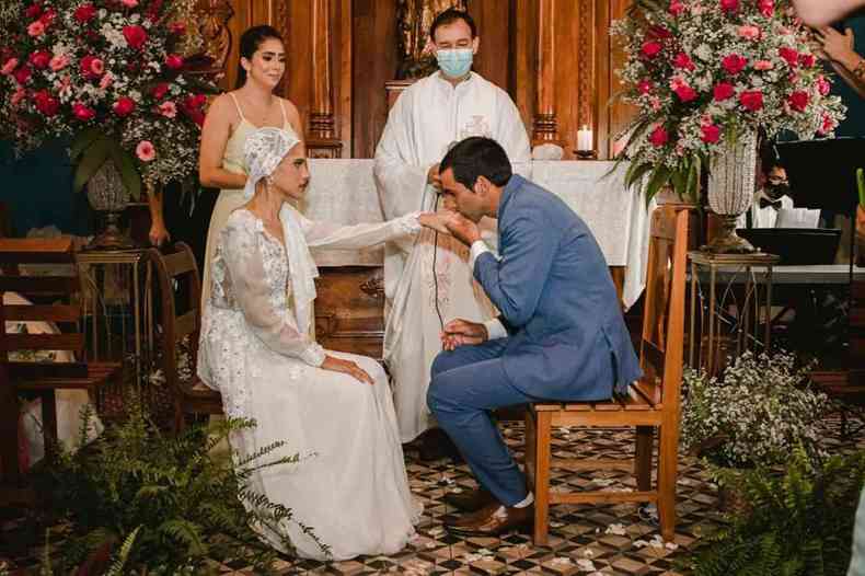 Paciente com cncer se casou em Passos.