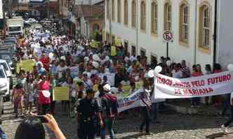Manifestantes saram da Praa do Barro Preto, passaram pela Rua Direita e foram at a porta da Cmara Municipal(foto: Paulo Figueiras/D.A.Press)