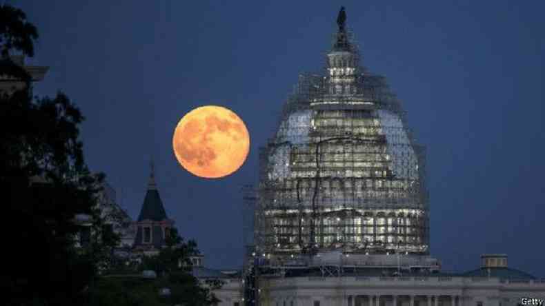 A Lua Azul apareceu dessa forma em Washington, nos Estados Unidos, em 2015(foto: Getty Images)