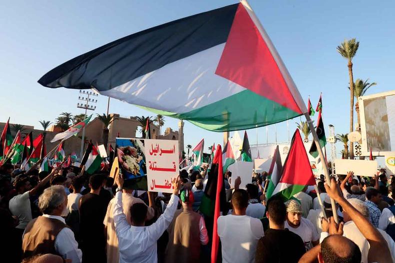 Populao foi s ruas em Tripoli, na Lbia, e outras cidades mundo afora contra a guerra