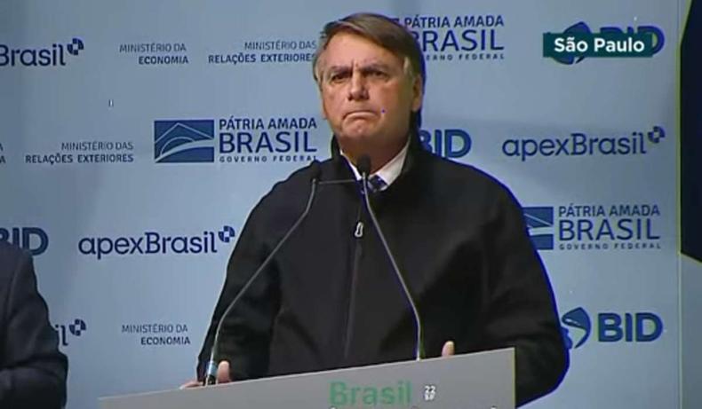 Na foto, presidente Jair Bolsonaro discursando no evento