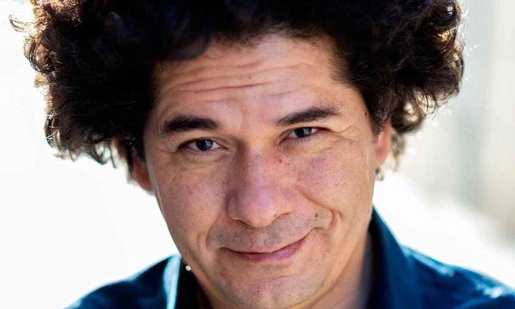 escritor mexicano Juan Pablo Villalobos