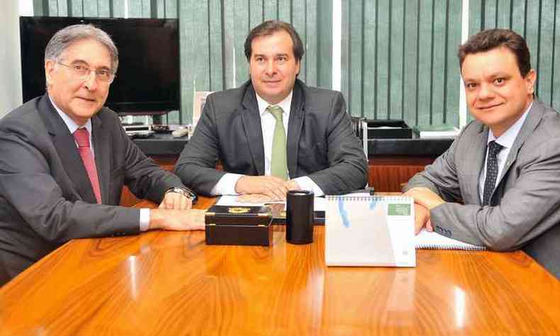 Pimentel se reuniu com o presidente da Câmara, Rodrigo Maia, para cobrar os recursos(foto: J. Batista / Agência Minas)