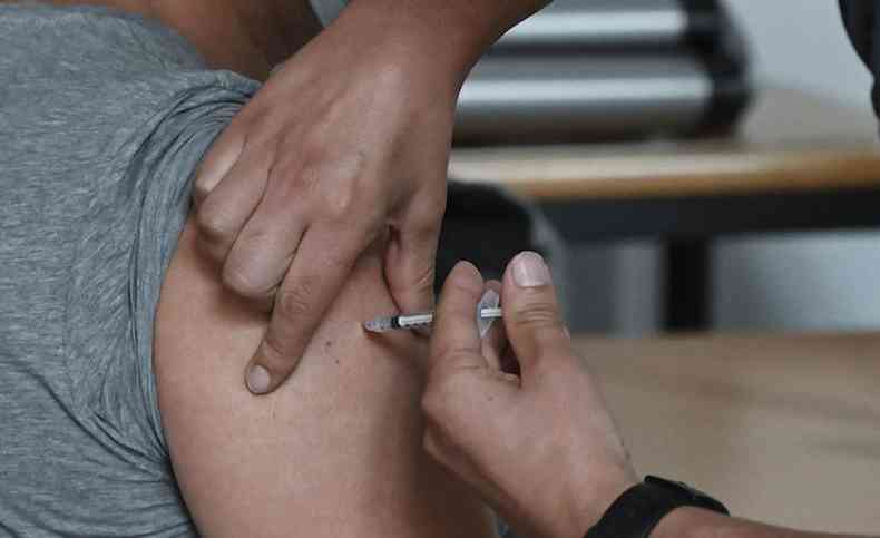 Parte do pblico no retornou para segunda dose da vacina em BH(foto: DENIS CHARLET/AFP)