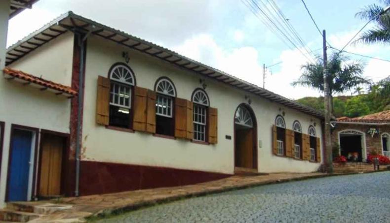 Biblioteca Pblica Municipal de Ouro Preto, localizada em um casaro histrico do sculo 18