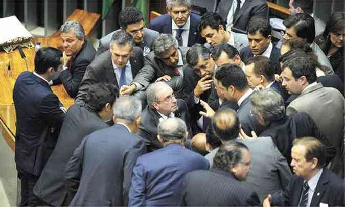 Deputados durante discusso da reforma poltica, que prossegue nesta semana na Cmara (foto: J.Batista/Cmara dos Deputados - 28/5/15)