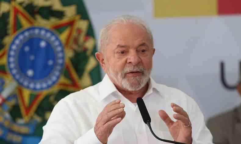 O presidente Luiz Incio Lula da Silva (PT) de blusa branca