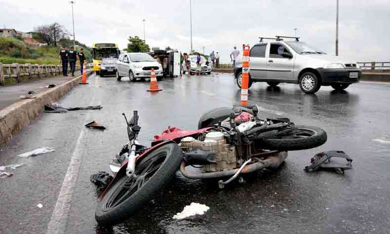 Acidentes com motocicletas acontecem em proporo muito maior que os demais veculos(foto: Edsio Ferreira/EM/D.A Press %u2013 6/4/19)
