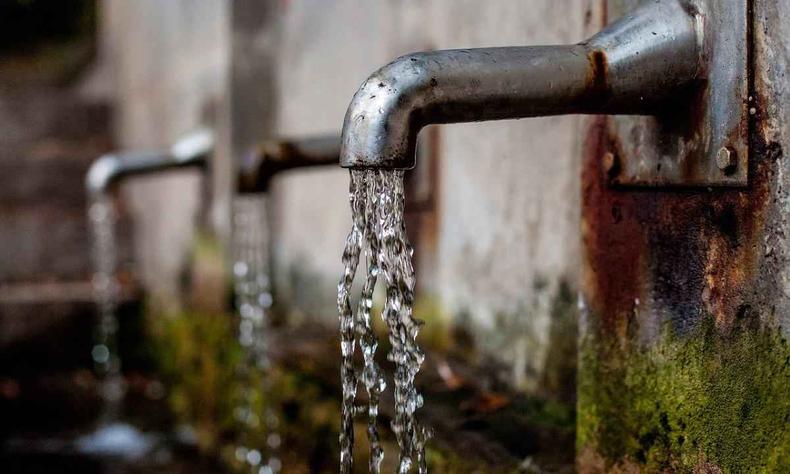 Contrato de prestação de serviço de água e esgoto pela Copasa foi anulado em Bom Despacho(foto: Banco de imagens/Pixabay) Torneiras com queda de agua