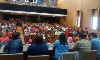 Servidores se reuniram no auditrio da Faculdade de Medicina da UFMG(foto: Sindifes/Divulgao)