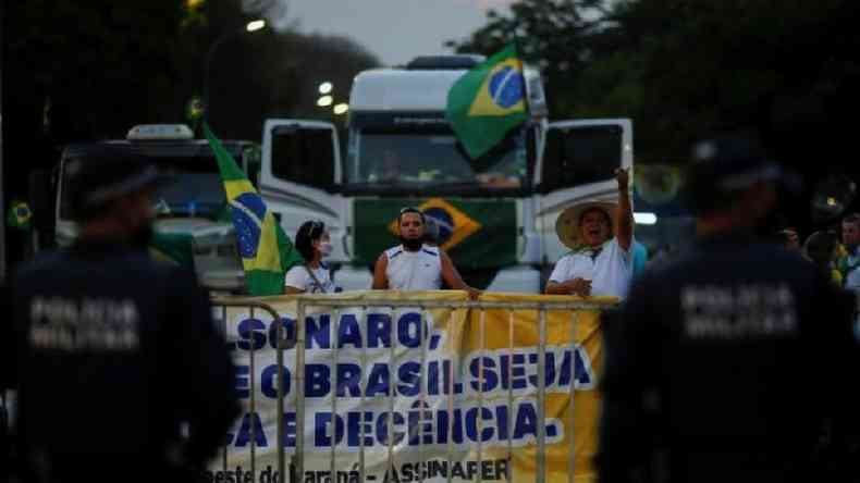 Bloqueio de caminhoneiros comeou em resposta a discursos de Bolsonaro no 7 de setembro - e corre o risco de tomar proporo maior, mesmo contra a vontade do presidente