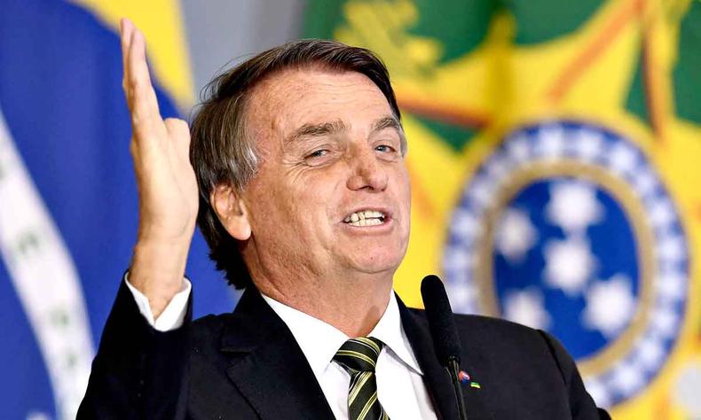 Presidente Jair Bolsonaro gesticula durante discurso