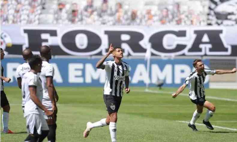 Marrony foi decisivo, marcando os dois gols do Atltico no Mineiro(foto: Alexandre Guzanshe/EM/D.A Press)