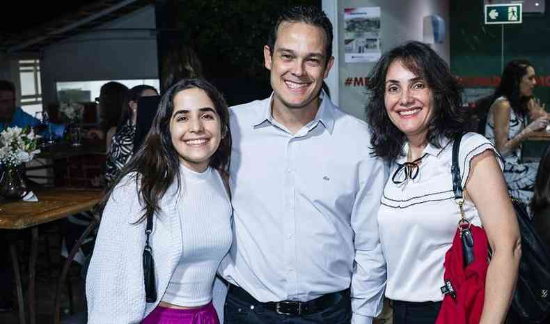 Beatriz Verosa (estudante de medicina), Renato Ribeiro e a doutora Caroline Verosa