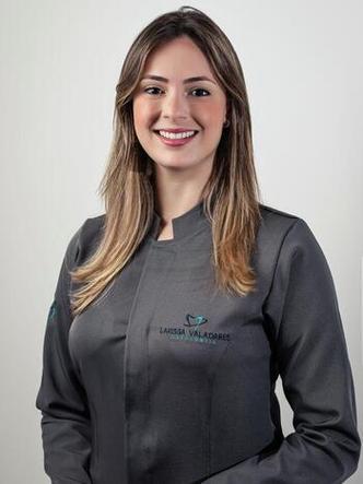  Cirurgi-dentista Larissa Valadares 