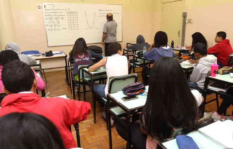 Estudantes em escola pblica em Belo Horizonte: aulas presenciais esto suspensas na capital mineira desde o incio da pandemia(foto: Jair Amaral/EM/D.A Press %u2013 31/8/18)