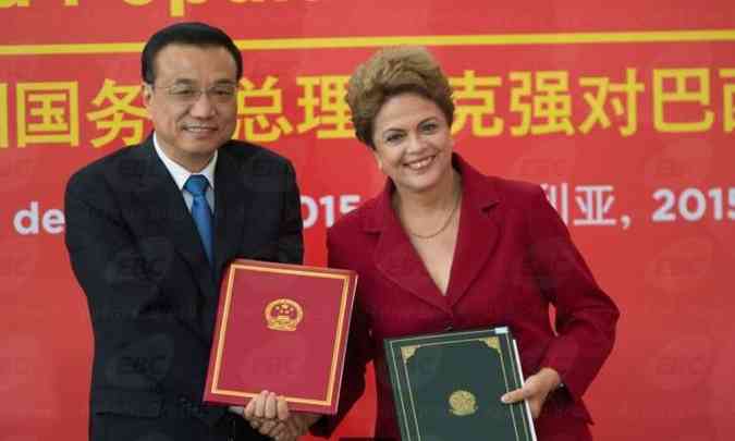 Dilma e primeiro-ministro chins durante assinatura de atos(foto: Marcelo Camargo/Agncia Brasil)