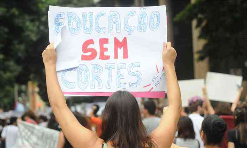 Estudantes foram s ruas no ltimo dia 15 e prometem voltar nesta quinta-feira (30)(foto: Leandro Couri/EM/D.A Press)