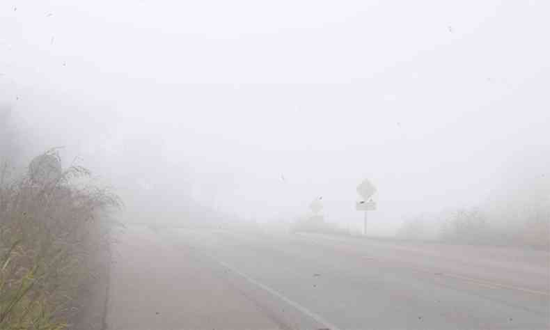 Neblina em Vianoplis, na Regio de Betim(foto: Paulo Filgueiras/EM/DA Press)