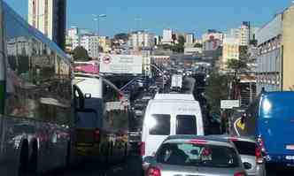 Trnsito na Avenida Cristiano Machado ficou lento at o Bairro Ipiranga(foto: Jair Amaral/EM/DA Press)