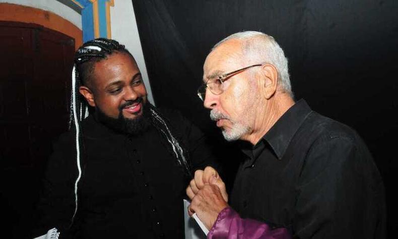 O padre Rafael Garcia com o pesquisador da historia de Sabar, Jos Bouzas