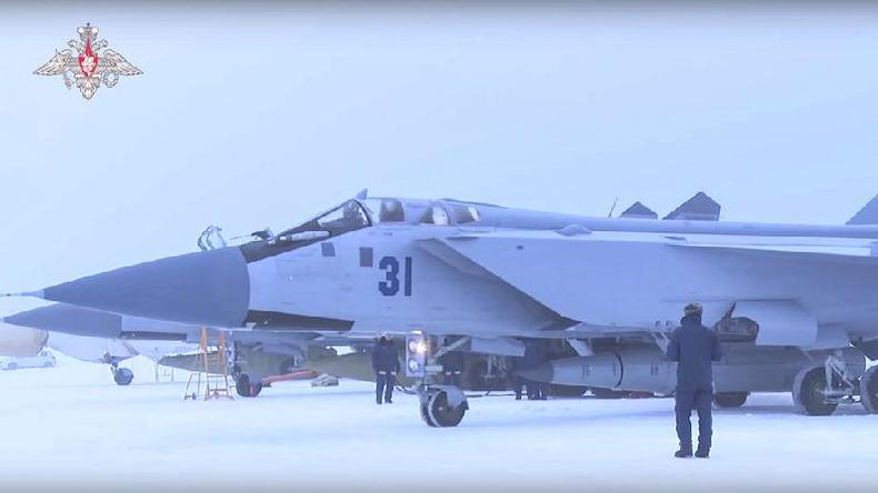 Msseis Kinzhal foram instalados em caas russos MiG-31K, como mostrado neste folheto do Ministrio da Defesa russo