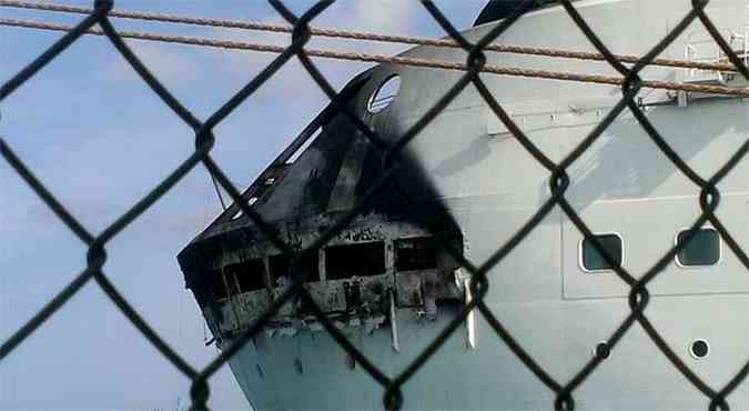 Embarcao seguiu viagem mesmo depois do incndio(foto: REUTERS/Royal CaribbeanMesmo)