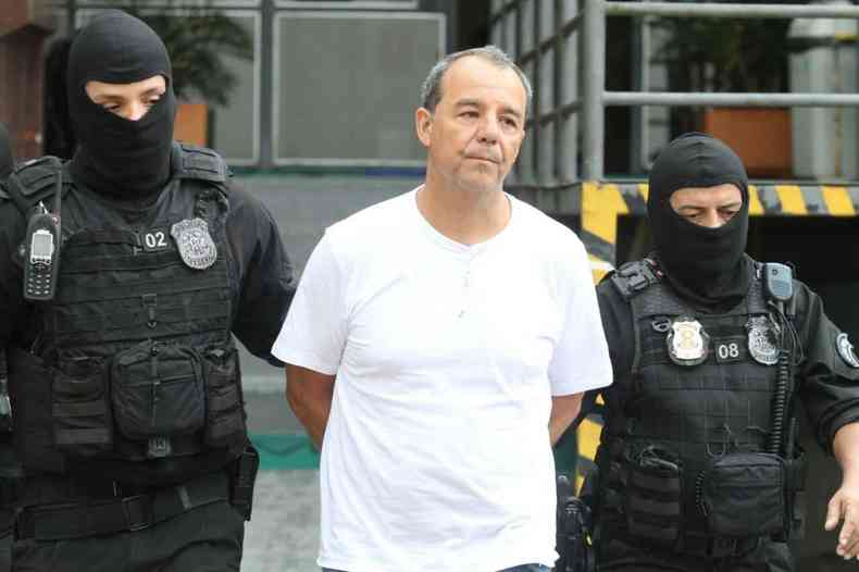 Cabral foi conduzido ao Instituto Mdico Legal do Rio de Janeiro, para exame de corpo de delito de praxe, realizado sempre que a pessoa chega ou sai de um presdio