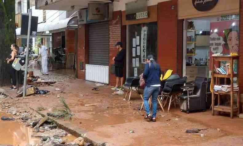 Estragos causados pela chuva no Bairro Lourdes(foto: Alvaro Duarte/EM/DA.Press)