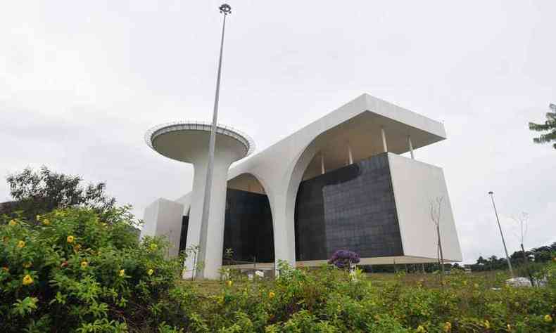 Minas Gerais estourou o limite de gasto com pessoal no ano passado, chegando a consumir mais de 78% da receita com a folha(foto: Alexandre Guzanshe / EM / D.A.Press)