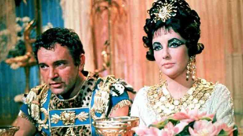 Elizabeth Taylor interpretou Clepatra em um filme de 1963, ao lado de Richard Burton, no papel de Marco Antnio(foto: Getty Images)