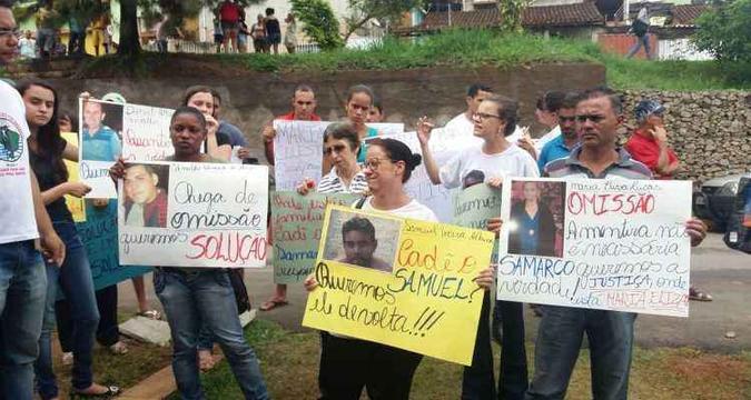 Com faixas e cartazes, familiares pediram Justiça e criticaram a Samarco(foto: Pedro Ferreira/EM/D.A.Press) Com faixas e cartazes, familiares pediram Justiça e criticaram a Samarco(foto: Pedro Ferreira/EM/D.A.Press)