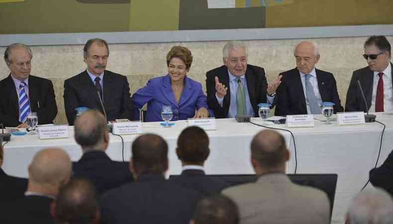 Dilma coordena encontro sobre Pronatec Jovem Aprendiz(foto: Jos Cruz/Agncia Brasil )
